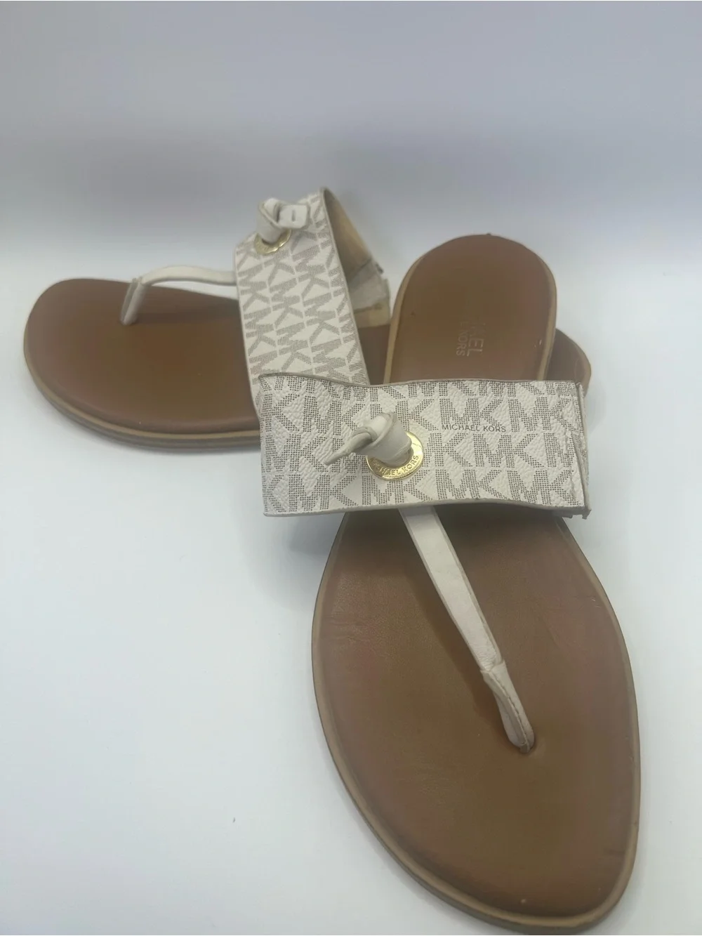 Michael Kors Cindy Flat Thong Sandals Size 6.5 Vanilla MK Logo Print